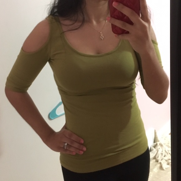 NWT Cold Shoulder Top - Picture 2 of 5